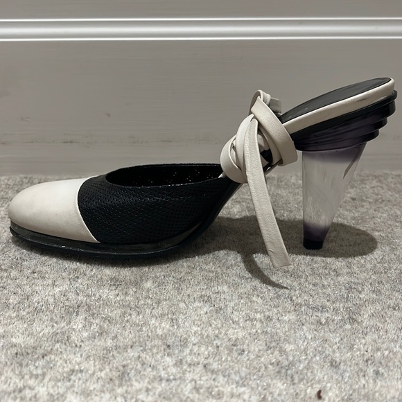 CHANEL heels with a leather ankle ties size 38.5 - Picture 2 of 15